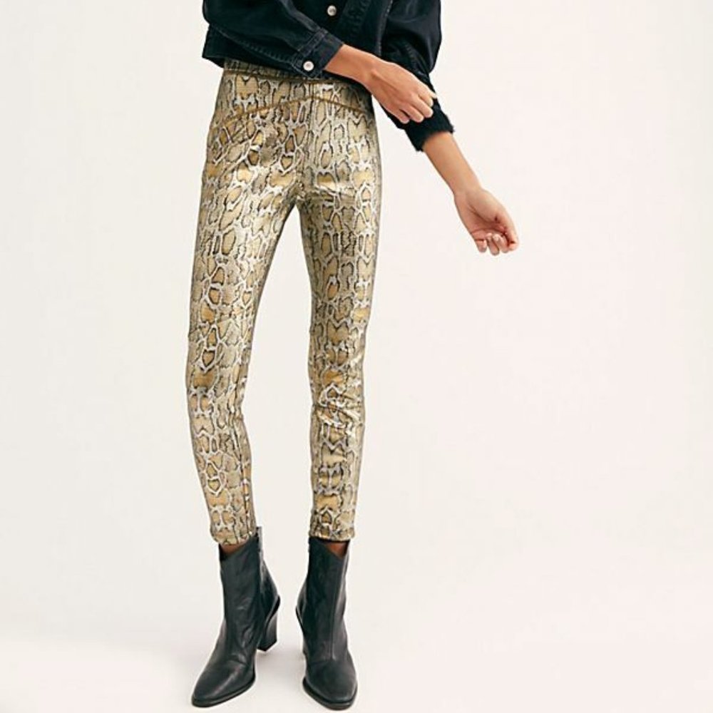 FREE PEOPLE Pants XS RIO PRINTED VEGAN SKINNY Legging Metallic GOLD PYTHON NWT